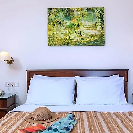 Katerina Hotell 3*